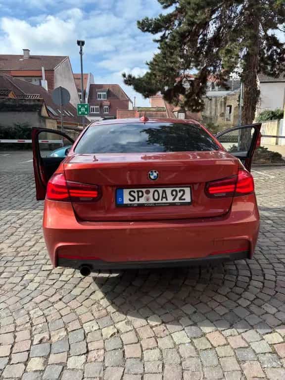 BMW 3 Series 318i - 10/2018-photo-3