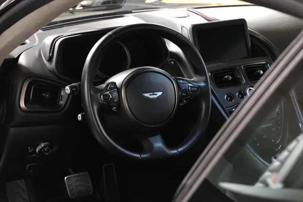 Aston Martin DB11 V8 Coupé *B&O*360° Kamera*Totwinkel*VOLL 02/2019-photo-12