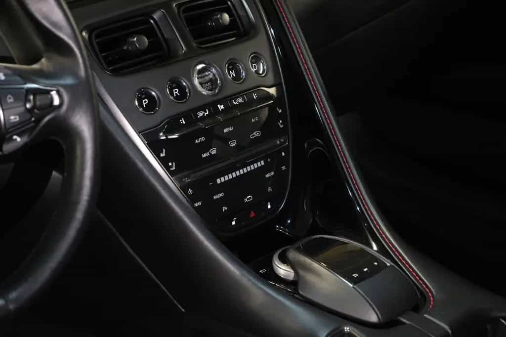 Aston Martin DB11 V8 Coupé *B&O*360° Kamera*Totwinkel*VOLL 02/2019-photo-14