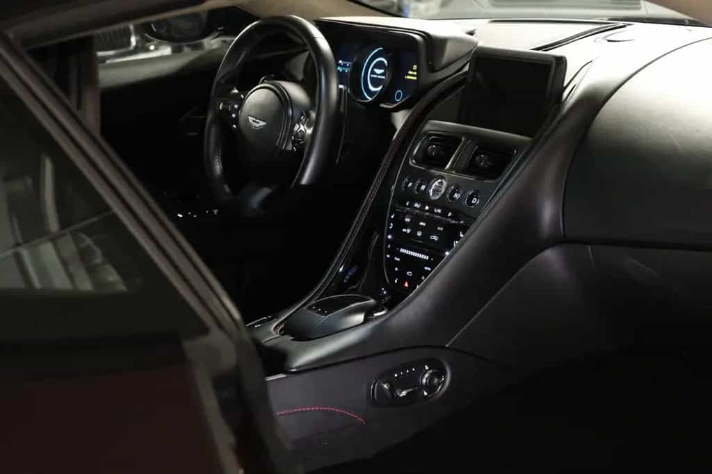 Aston Martin DB11 V8 Coupé *B&O*360° Kamera*Totwinkel*VOLL 02/2019-photo-17