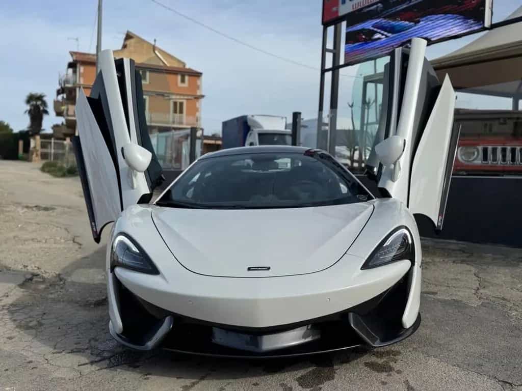 McLaren 570S MCLAREN 570S 3.8 BT 570 CV SOLLEVATORE CARBOCERA 03/2017-photo-1