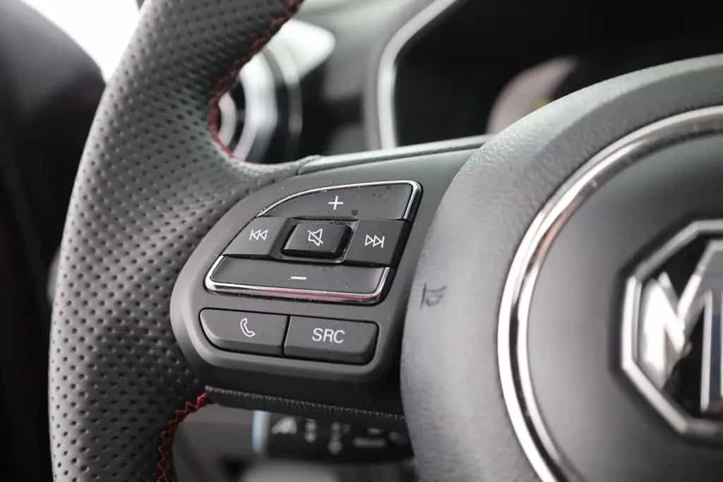 MG HS 1.5 T-GDI Luxury Aut. LED ACC Navi 360° Pano 03/2024-photo-14