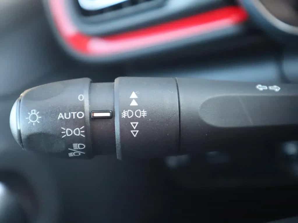 Citroën C3 1.2 12V e-THP Shine Navi Sitzheizung Kamera 03/2020-photo-22