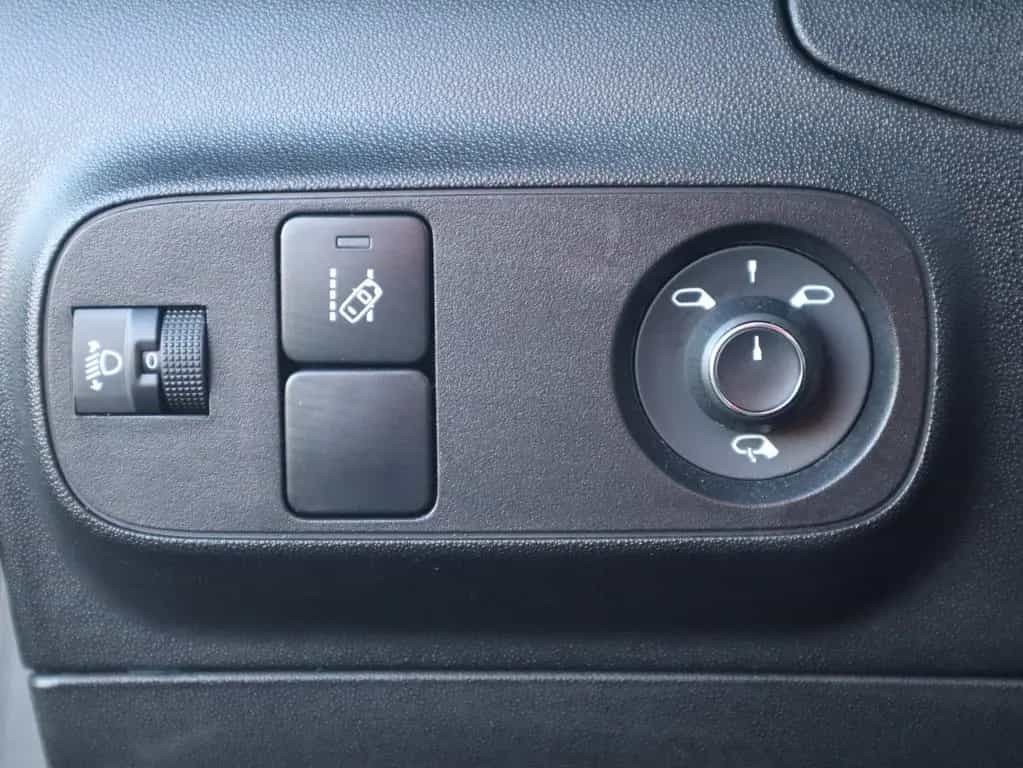 Citroën C3 1.2 12V e-THP Shine Navi Sitzheizung Kamera 03/2020-photo-25