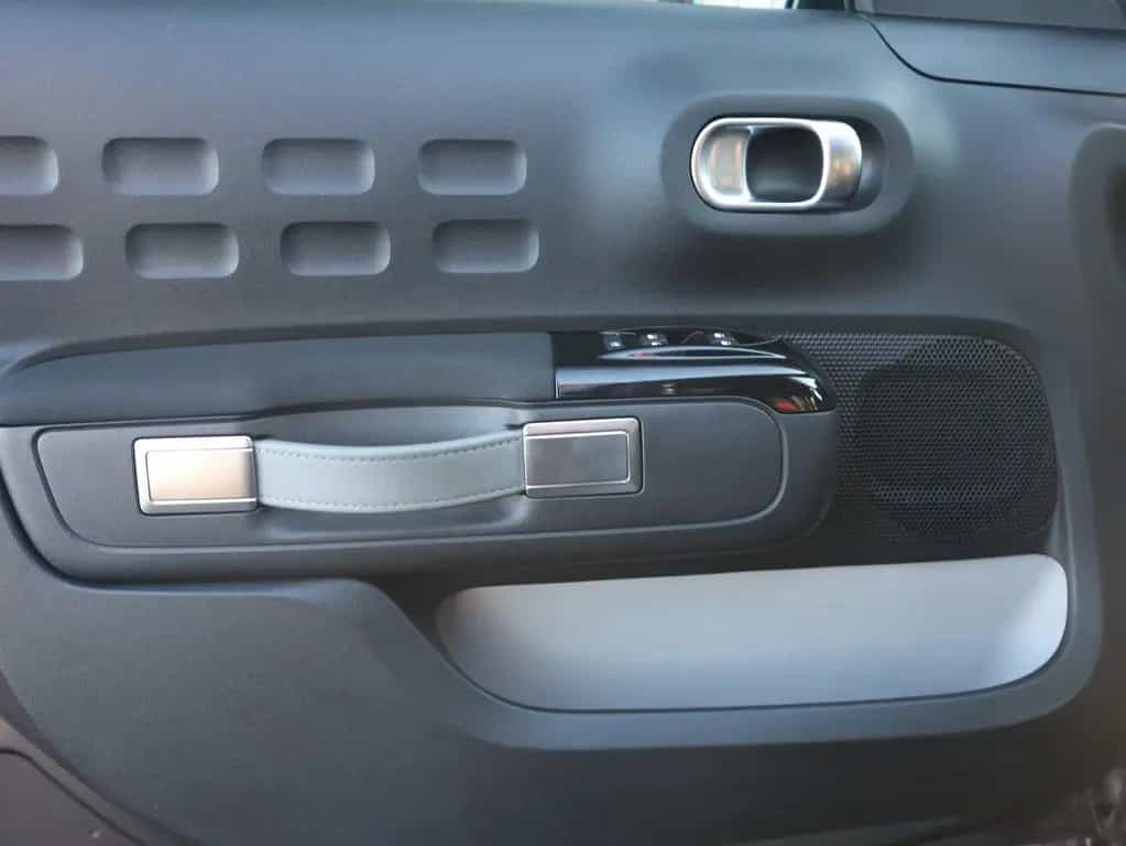 Citroën C3 1.2 12V e-THP Shine Navi Sitzheizung Kamera 03/2020-photo-26