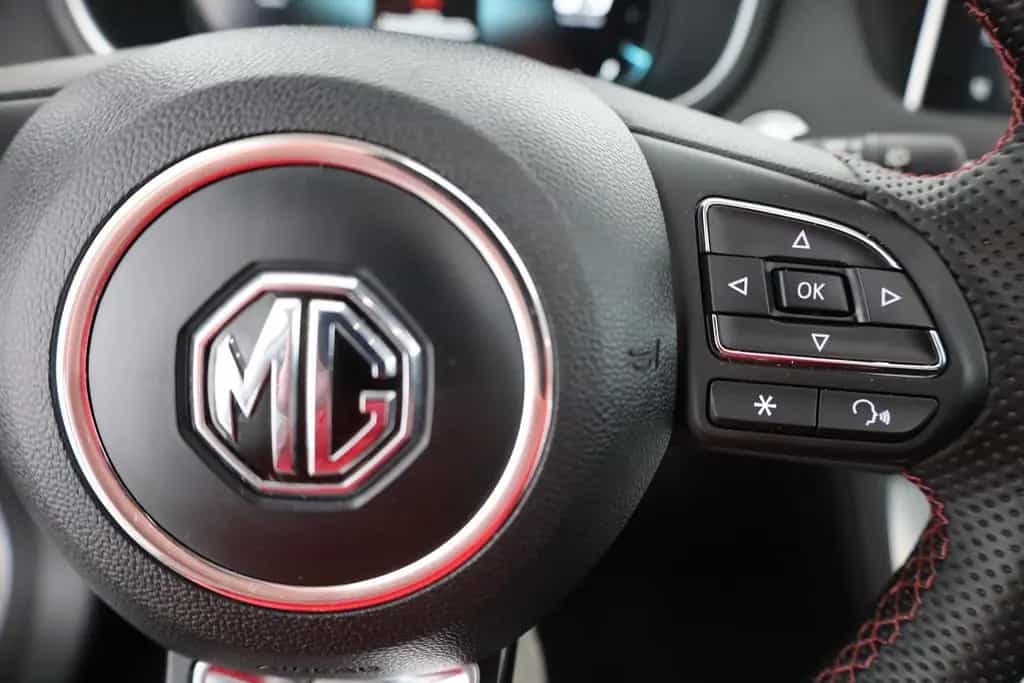 MG HS 1.5 T-GDI Luxury Aut. LED ACC Navi 360° Pano 03/2024-photo-16