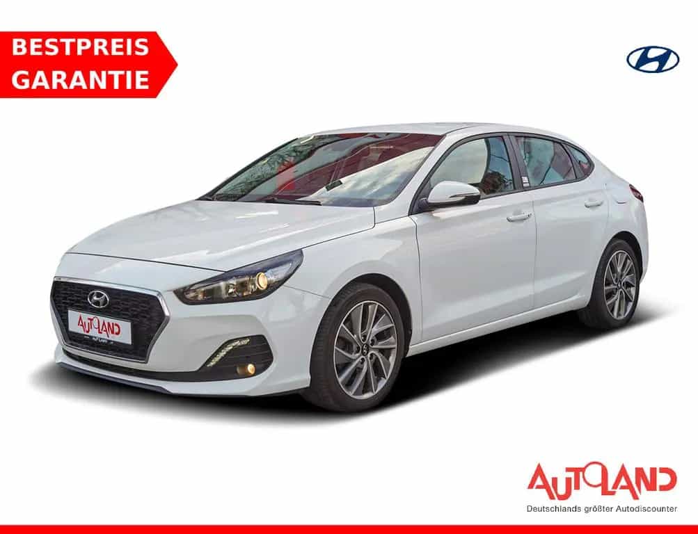 Hyundai i30 Fastback Kamera Sitzheizung Navi TV Tempomat 08/2020-photo-0