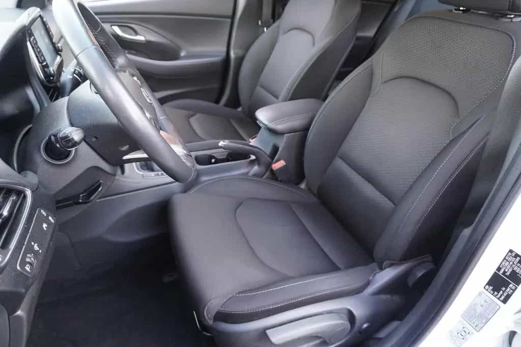 Hyundai i30 Fastback Kamera Sitzheizung Navi TV Tempomat 08/2020-photo-10