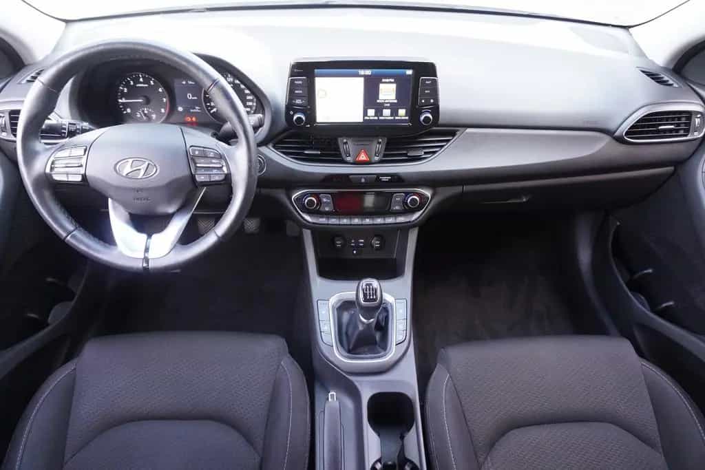 Hyundai i30 Fastback Kamera Sitzheizung Navi TV Tempomat 08/2020-photo-12
