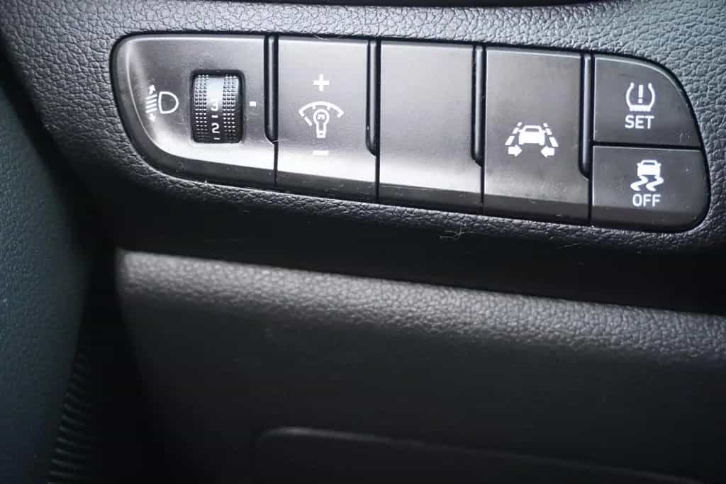 Hyundai i30 Fastback Kamera Sitzheizung Navi TV Tempomat 08/2020-photo-22