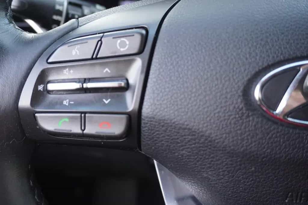 Hyundai i30 Fastback Kamera Sitzheizung Navi TV Tempomat 08/2020-photo-24