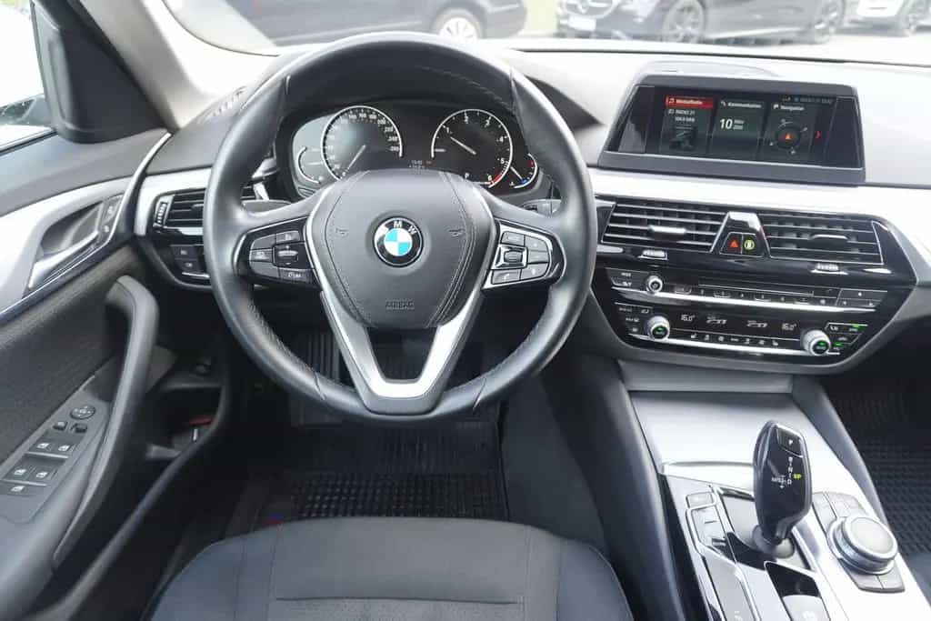 BMW 5 Series 520d xDrive LED Navi Tempomat Sitzheizung AHK 12/2018-photo-14