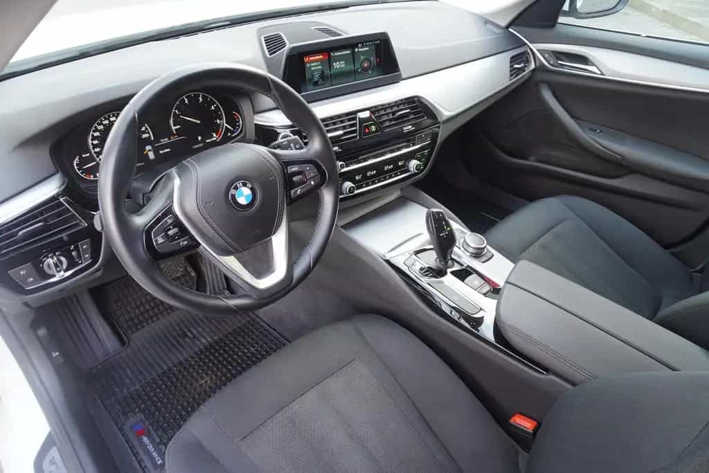 BMW 5 Series 520d xDrive LED Navi Tempomat Sitzheizung AHK 12/2018-photo-9