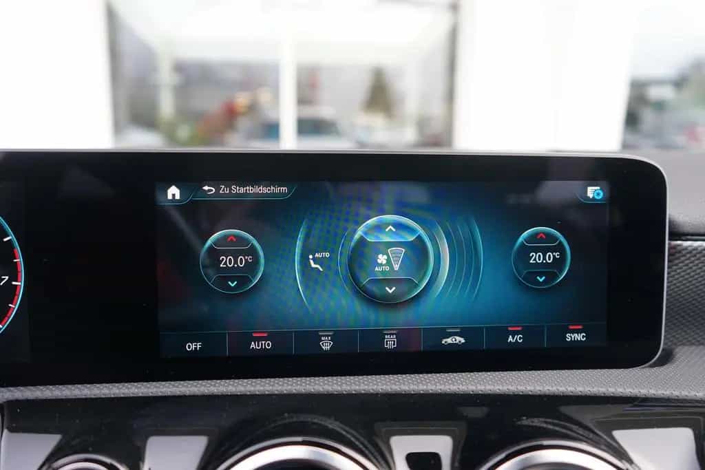 Mercedes-Benz A 200 A200 Progressive LED Navi Teilleder Kamera 10/2018-photo-15