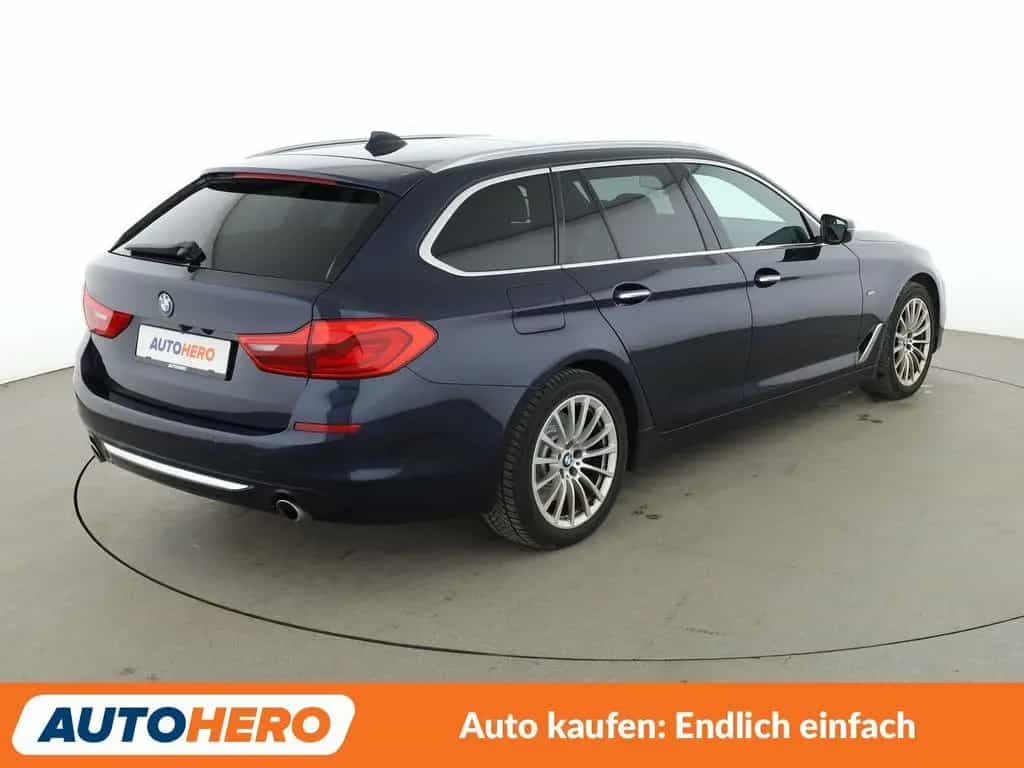 BMW 530 5er 530d xDrive Luxury Line Aut.*NAVI*ACC*PDC* 09/2017-photo-5