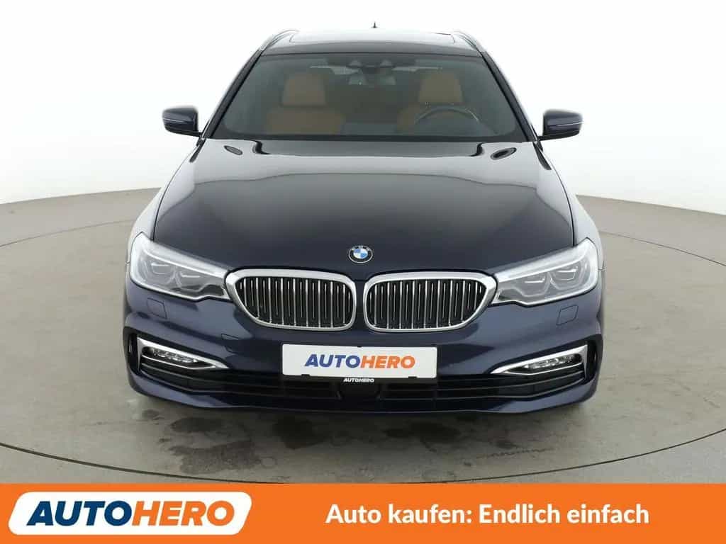 BMW 530 5er 530d xDrive Luxury Line Aut.*NAVI*ACC*PDC* 09/2017-photo-8