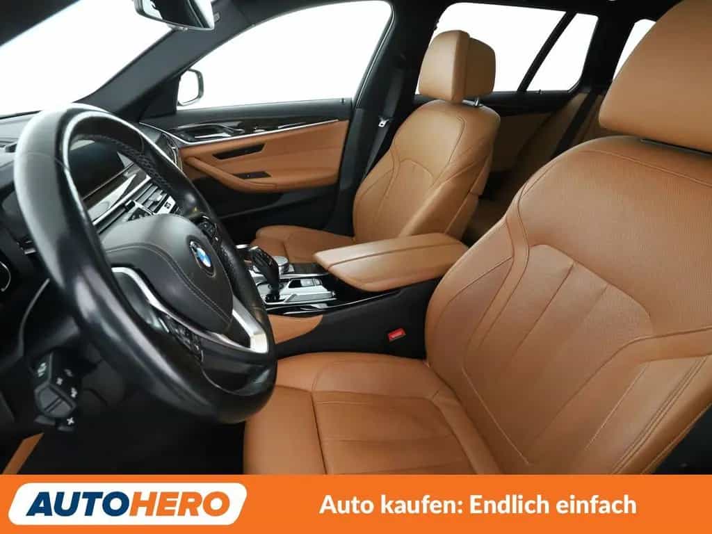 BMW 530 5er 530d xDrive Luxury Line Aut.*NAVI*ACC*PDC* 09/2017-photo-9