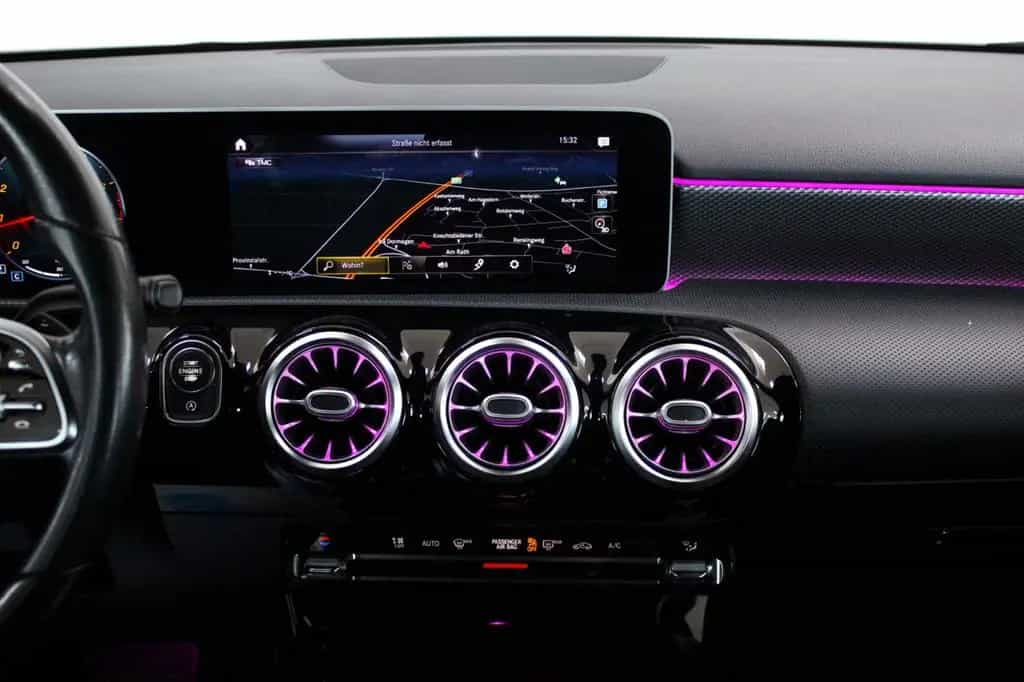Mercedes-Benz A-Class 200 Aut. Progressive *LEDER*WIDESCREEN*F1*LED* 04/2018-photo-12