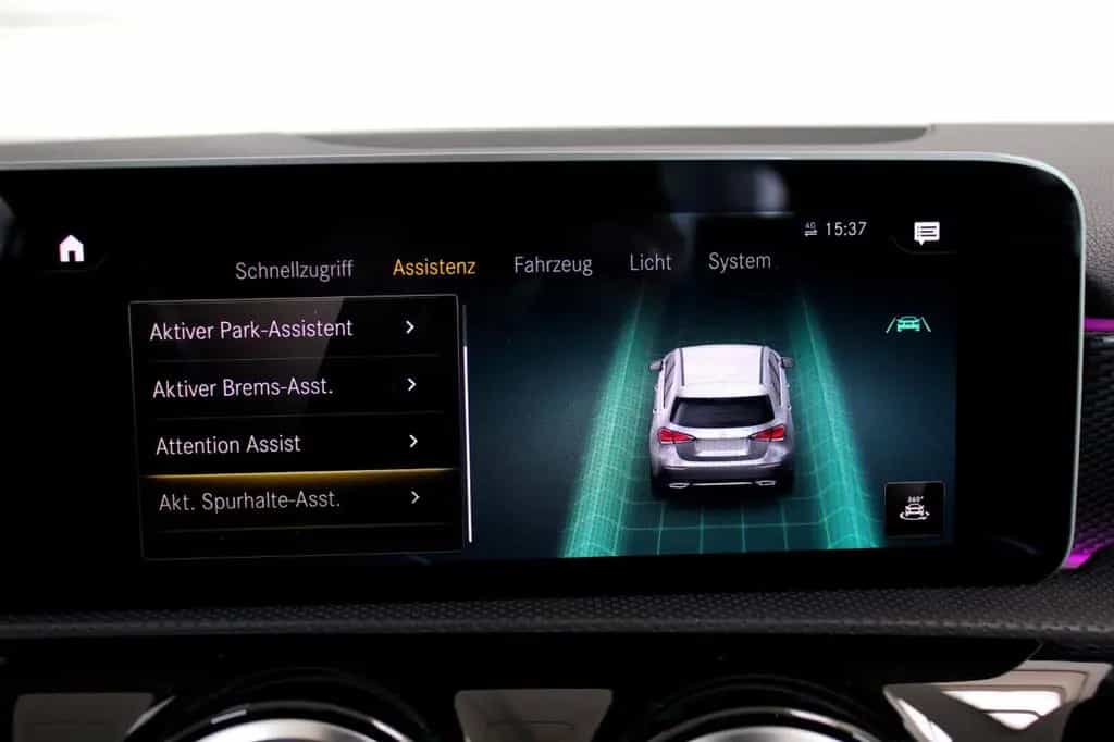 Mercedes-Benz A-Class 200 Aut. Progressive *LEDER*WIDESCREEN*F1*LED* 04/2018-photo-18