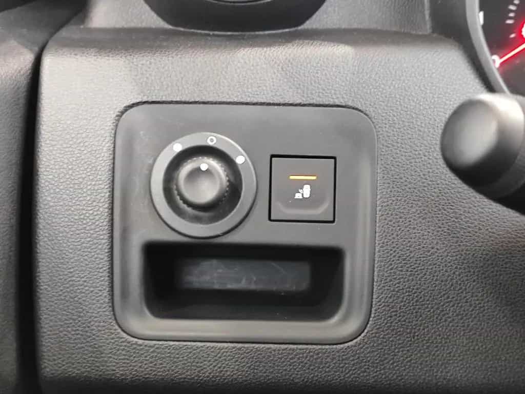 Dacia Duster 1.5 dCi Prestige AHK|Navi|Leder|RFK 01/2018-photo-10