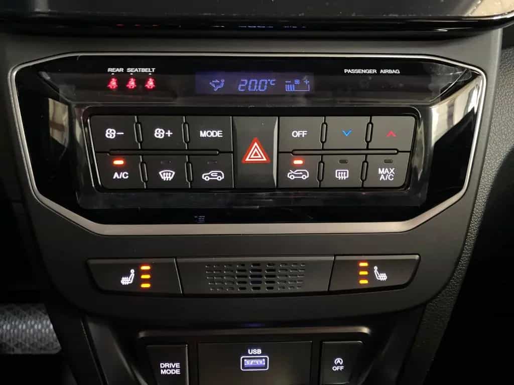KGM Tivoli 1,5P 2WD Nomad +Automatik +Digitaltacho null-photo-19