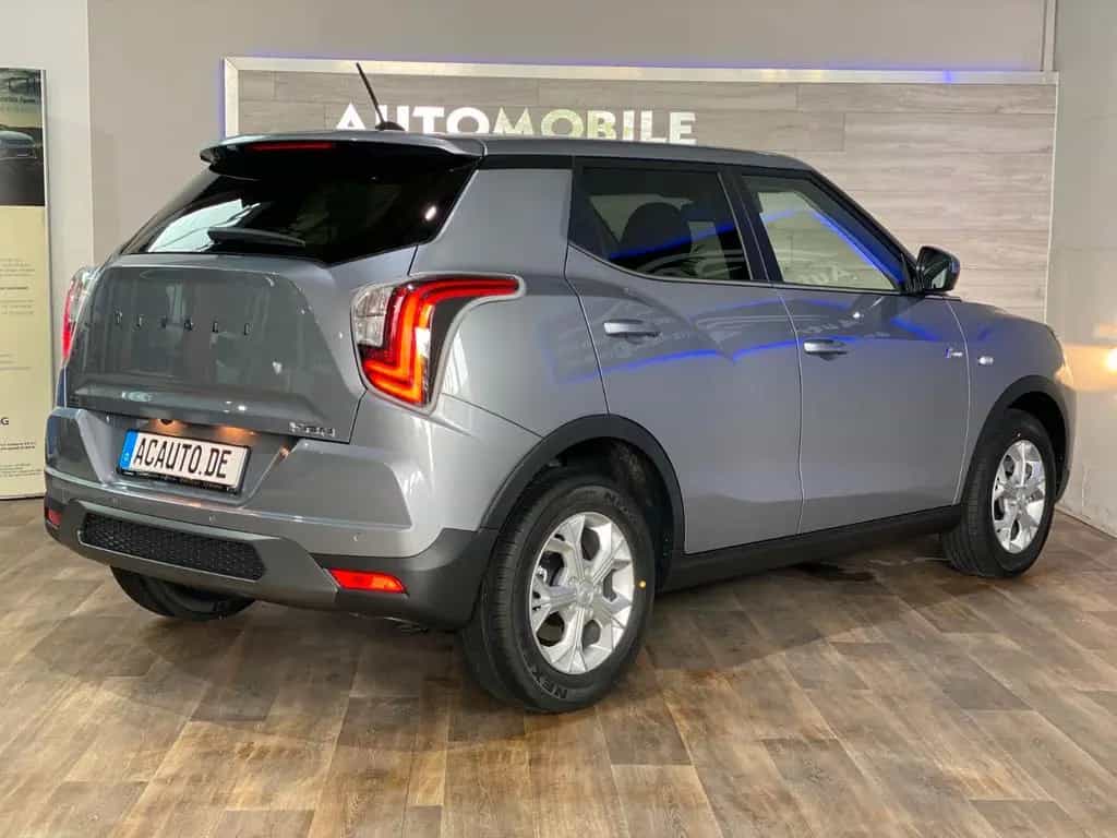 KGM Tivoli 1,5P 2WD Nomad +Automatik +Digitaltacho null-photo-7