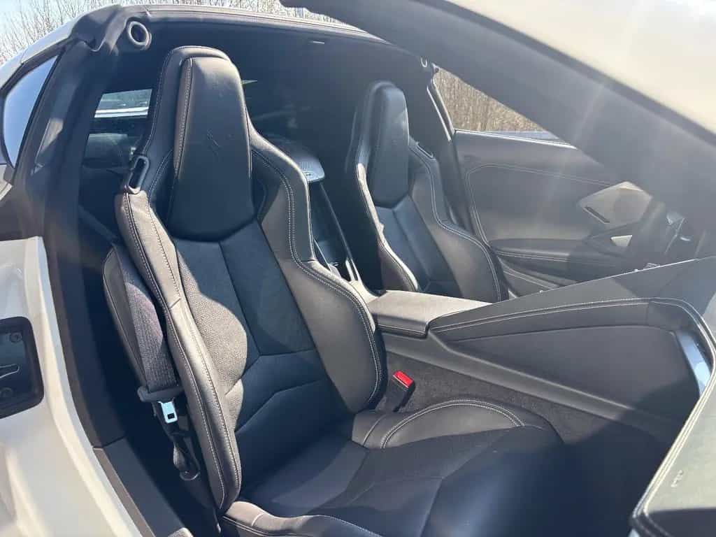 Corvette C8 6.2 V8 Stingray 2LT Targa Unfallfrei EU-Spec 10/2022-photo-10