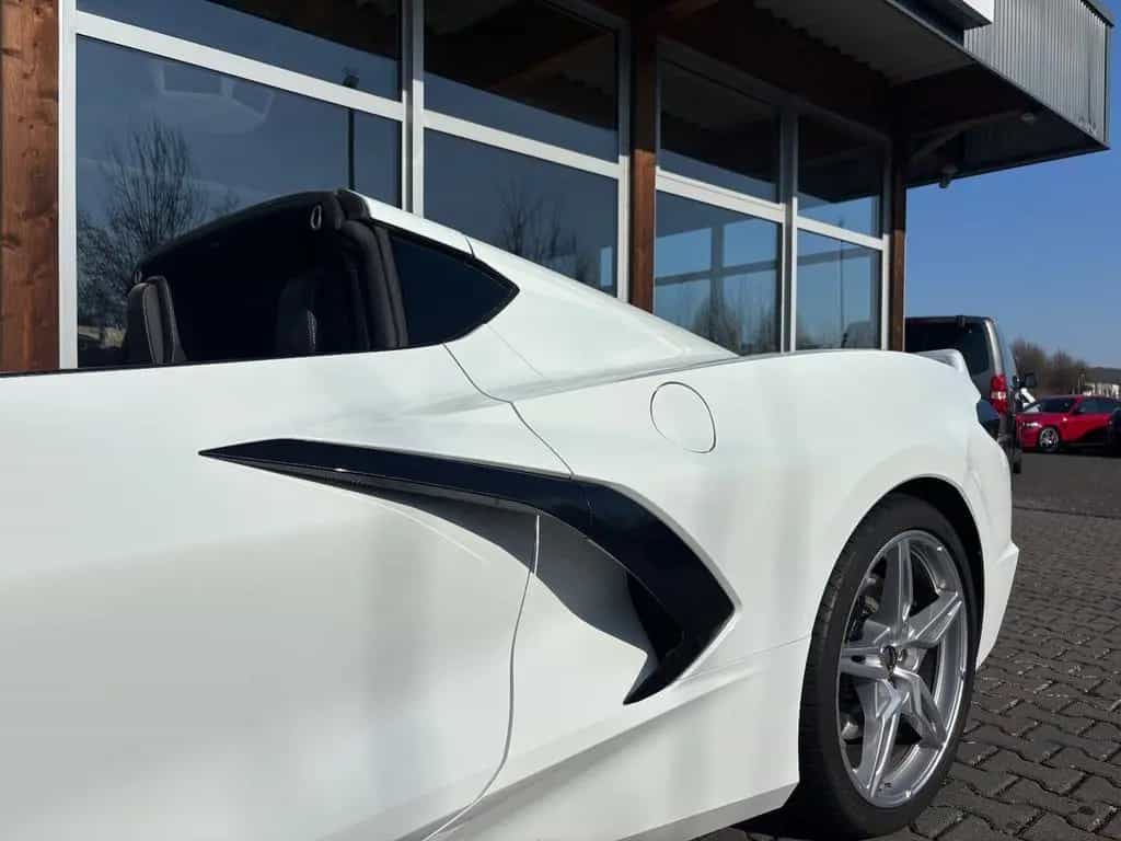 Corvette C8 6.2 V8 Stingray 2LT Targa Unfallfrei EU-Spec 10/2022-photo-19