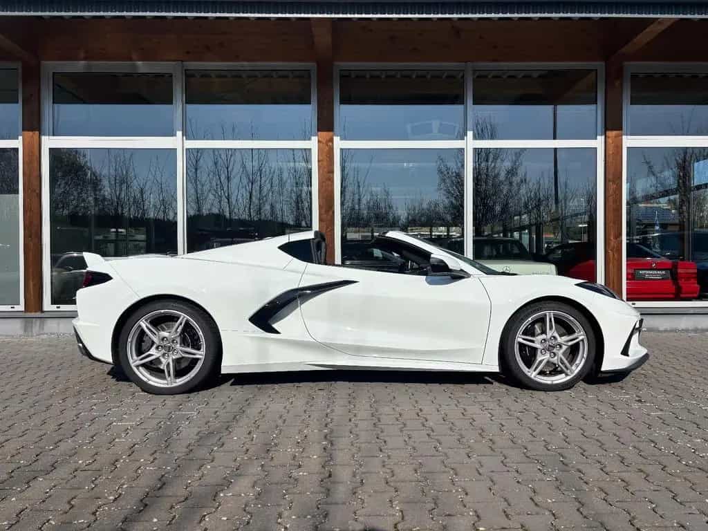 Corvette C8 6.2 V8 Stingray 2LT Targa Unfallfrei EU-Spec 10/2022-photo-2