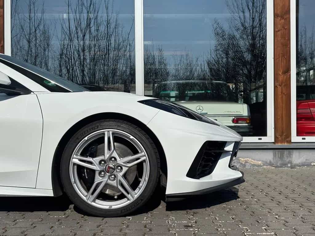 Corvette C8 6.2 V8 Stingray 2LT Targa Unfallfrei EU-Spec 10/2022-photo-24