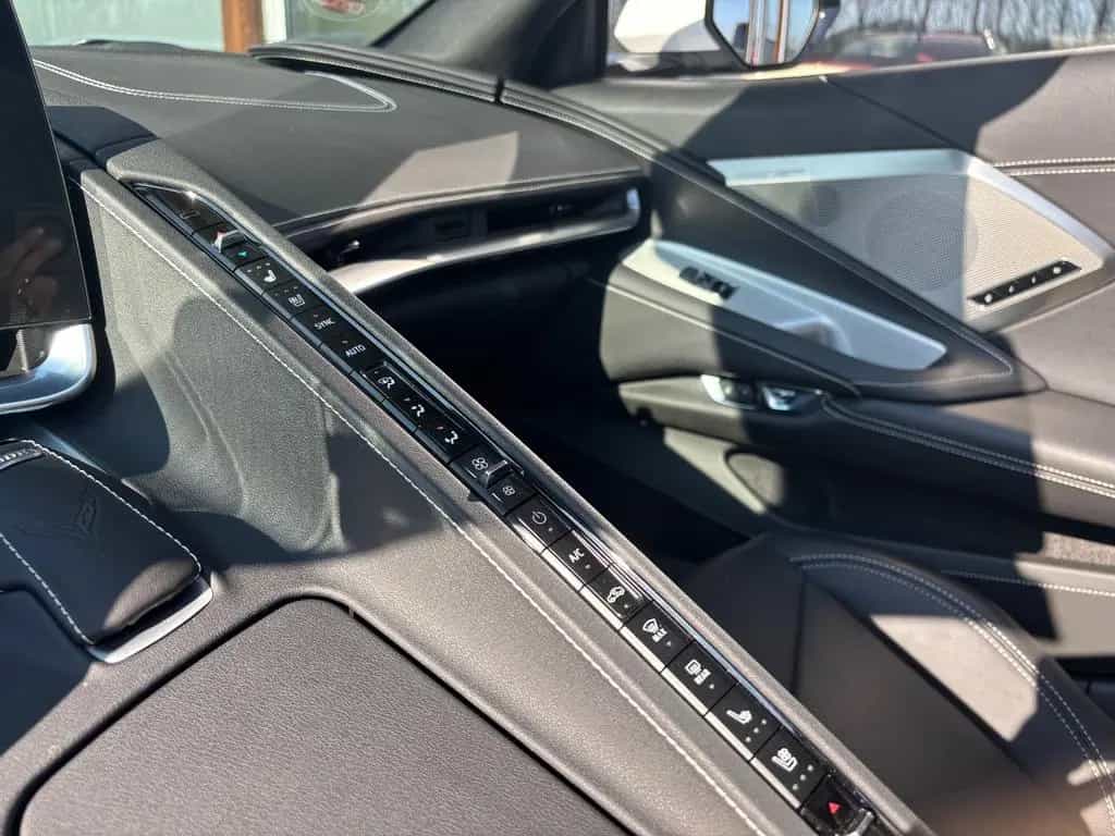 Corvette C8 6.2 V8 Stingray 2LT Targa Unfallfrei EU-Spec 10/2022-photo-7