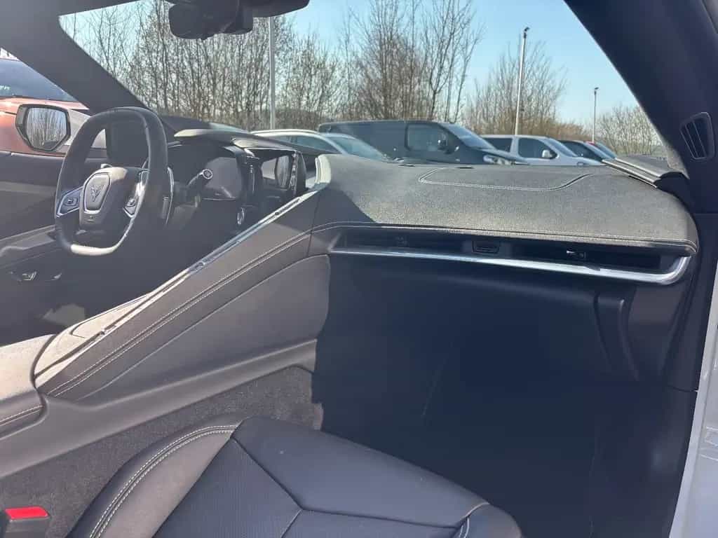 Corvette C8 6.2 V8 Stingray 2LT Targa Unfallfrei EU-Spec 10/2022-photo-8