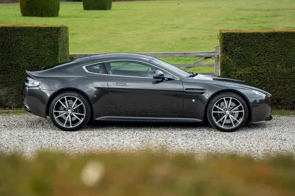 Aston Martin V8 Vantage S 4.7L SP10 - Full Service History 04/2015-photo-3