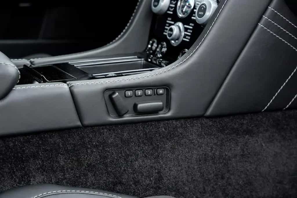 Aston Martin V8 Vantage S 4.7L SP10 - Full Service History 04/2015-photo-35