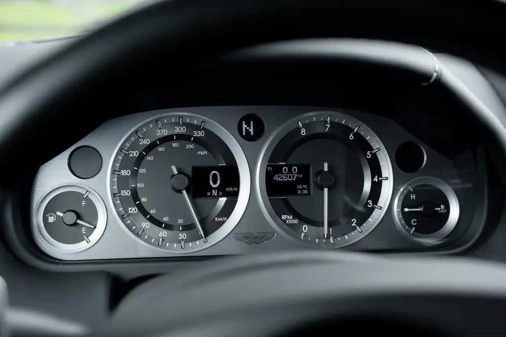 Aston Martin V8 Vantage S 4.7L SP10 - Full Service History 04/2015-photo-39
