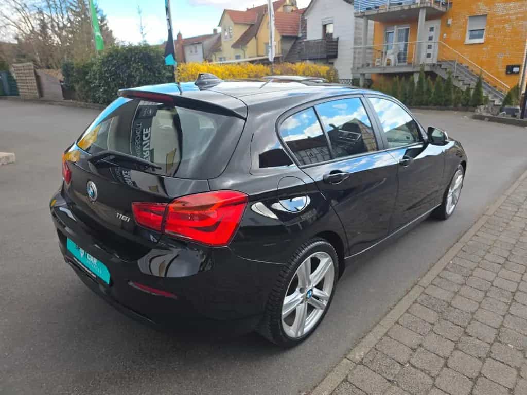 BMW 1 Series 116i Limousine 5-trg./AHK/PDC/ALLWETTER/M-FELGEN 05/2016-photo-1