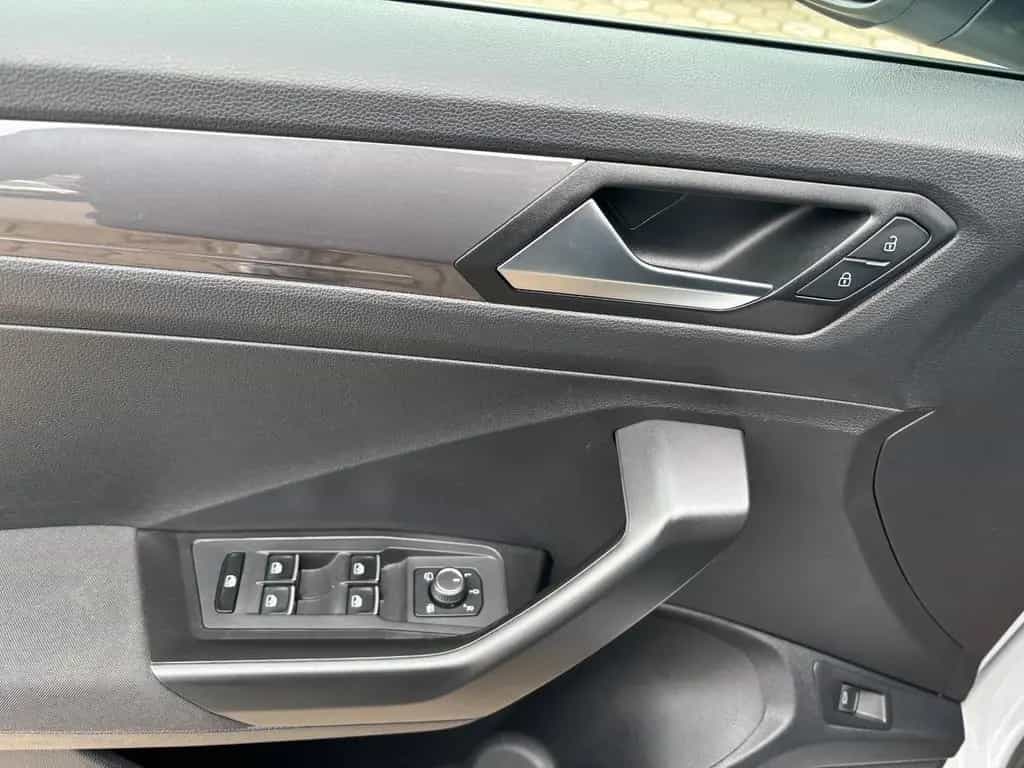 Volkswagen T-Roc 1,6 TDI IQ.DRIVE*2.HAND*KLIMA*70TKM*HU NEU 06/2019-photo-17