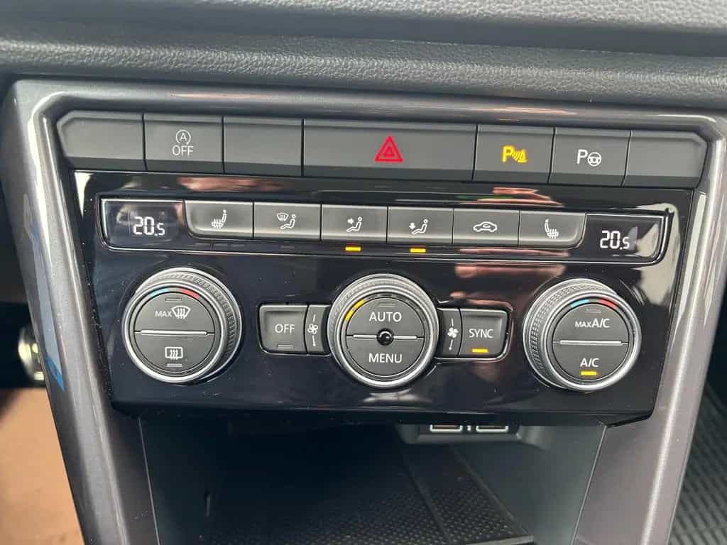 Volkswagen T-Roc 1,6 TDI IQ.DRIVE*2.HAND*KLIMA*70TKM*HU NEU 06/2019-photo-26