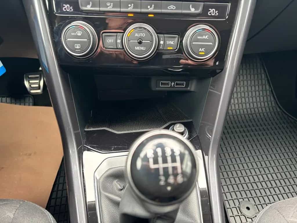 Volkswagen T-Roc 1,6 TDI IQ.DRIVE*2.HAND*KLIMA*70TKM*HU NEU 06/2019-photo-28