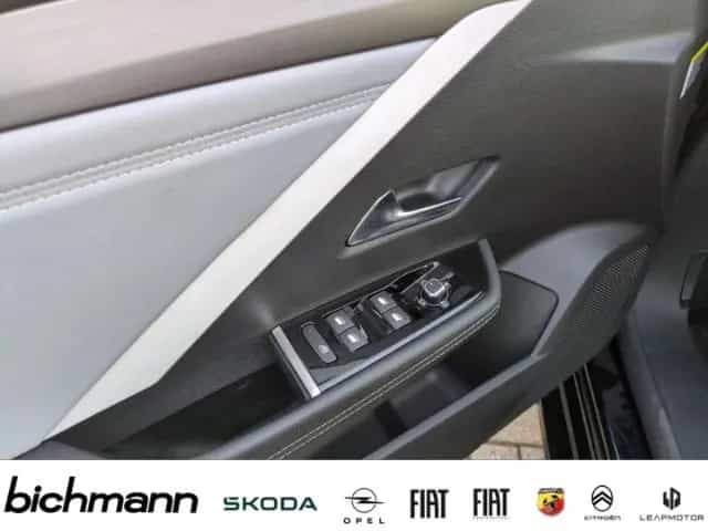 Opel Astra Elegance Apps Nav RFK PDCvh SHZ LHZ 17'' 04/2022-photo-19