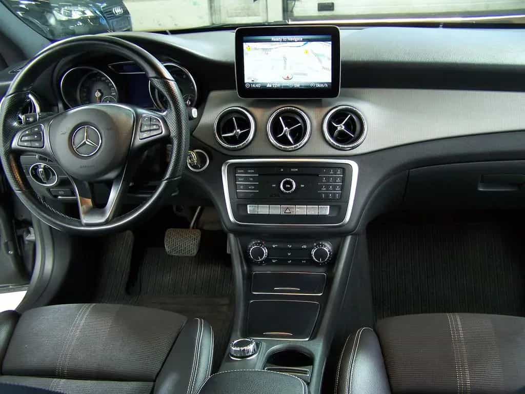 Mercedes-Benz CLA 200 Shooting Brake Urban AUTOM+LED+NAVI 10/2018-photo-10