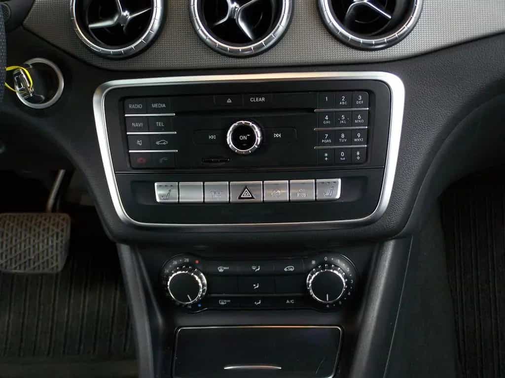 Mercedes-Benz CLA 200 Shooting Brake Urban AUTOM+LED+NAVI 10/2018-photo-9