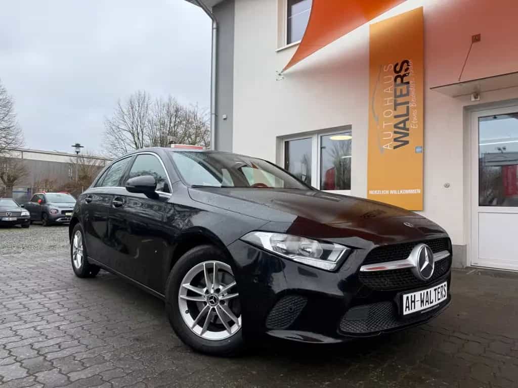 Mercedes-Benz A 180 d Progressive=Automatik-Leder-Navi-Carplay= 10/2018-photo-0