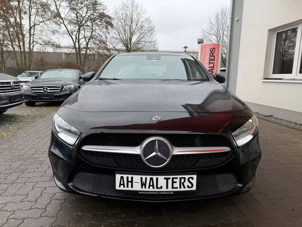 Mercedes-Benz A 180 d Progressive=Automatik-Leder-Navi-Carplay= 10/2018-photo-2