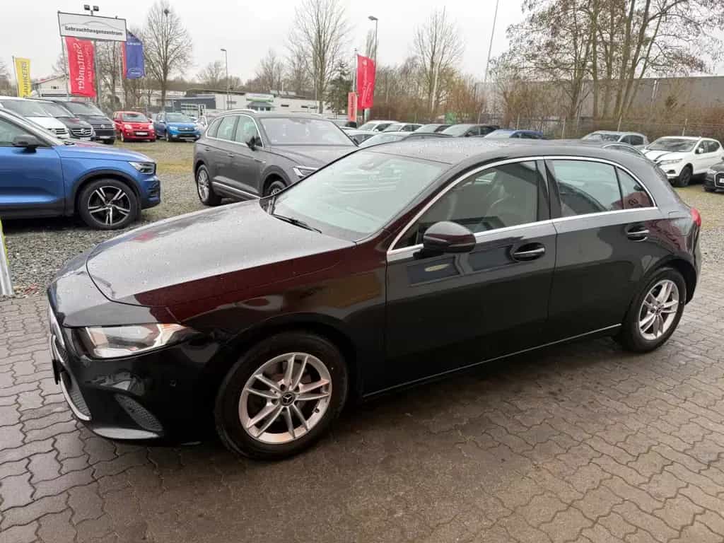 Mercedes-Benz A 180 d Progressive=Automatik-Leder-Navi-Carplay= 10/2018-photo-3