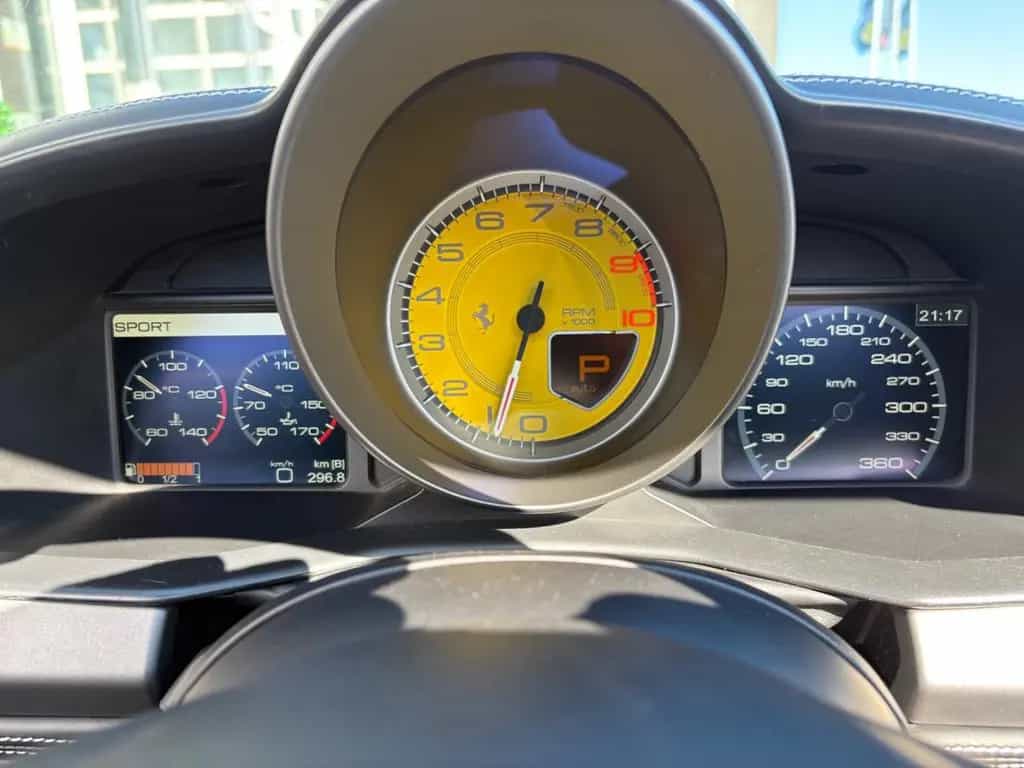 Ferrari 458 Spider Racing Seats LED Lenkrad POWER GARANT 07/2013-photo-16