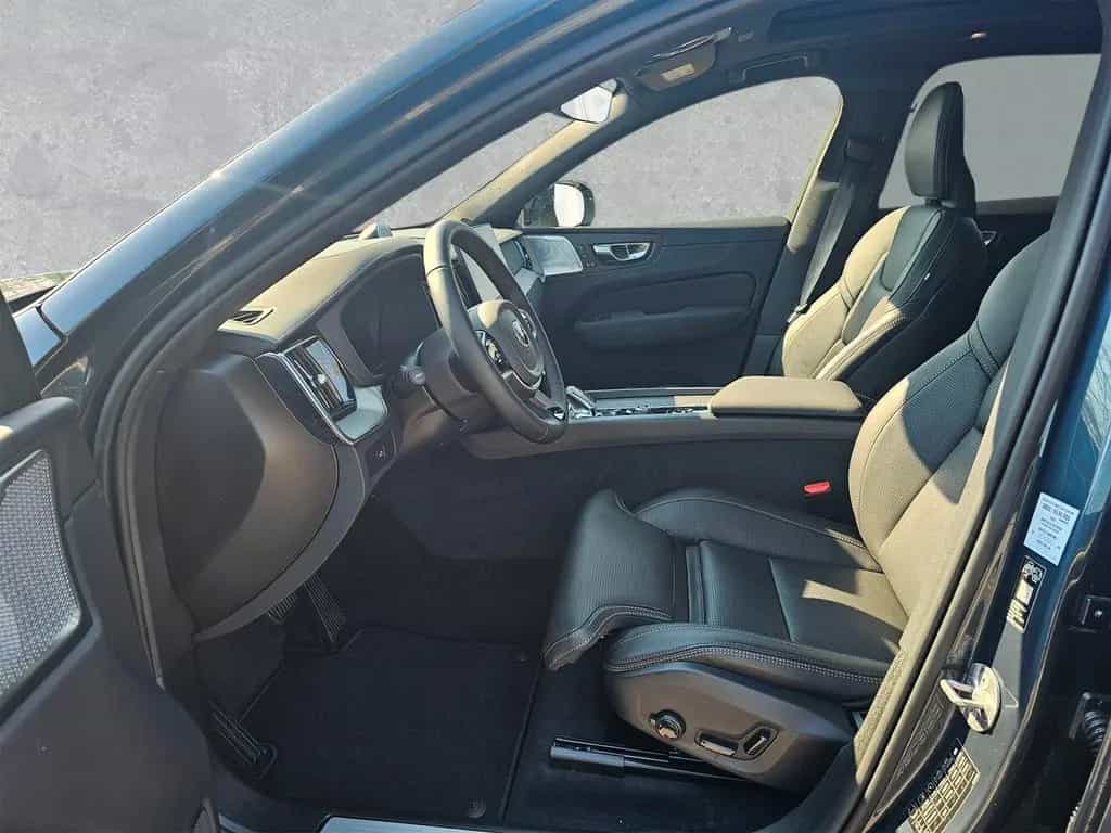 Volvo XC60 B5 AWD Ultra Black Edition ACC BLIS HUD SD 01/2026-photo-2