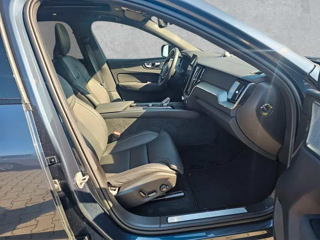 Volvo XC60 B5 AWD Ultra Black Edition ACC BLIS HUD SD 01/2026-photo-3