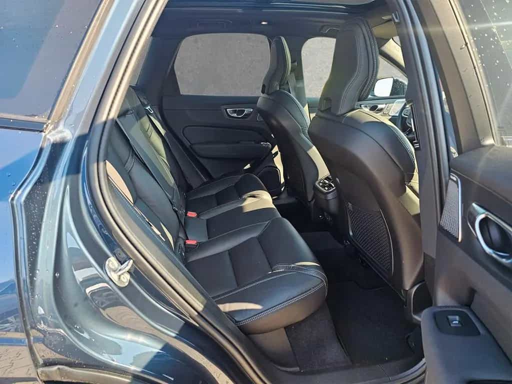 Volvo XC60 B5 AWD Ultra Black Edition ACC BLIS HUD SD 01/2026-photo-4