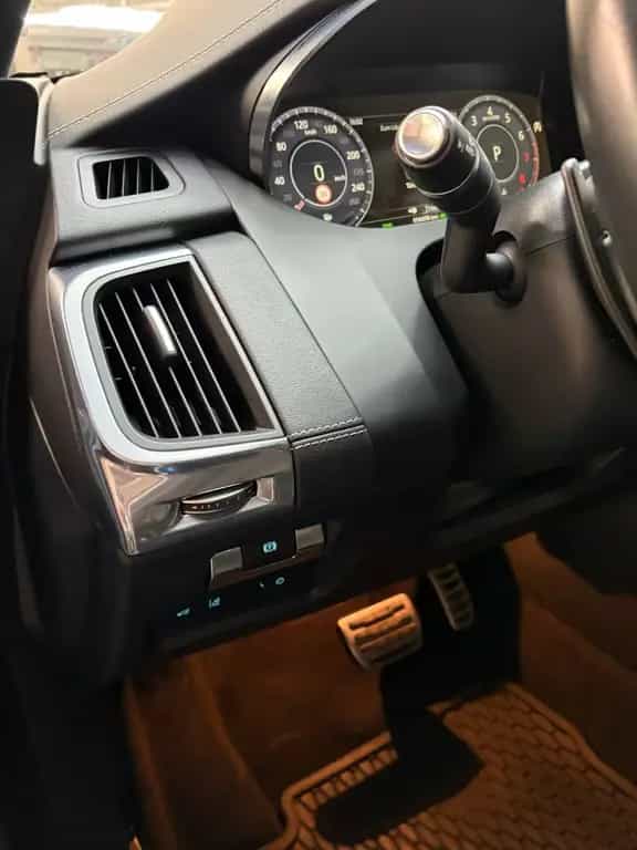 Jaguar E-Pace R-Dynamic HSE AWD ACC Memory HUD Pano LED 06/2018-photo-10
